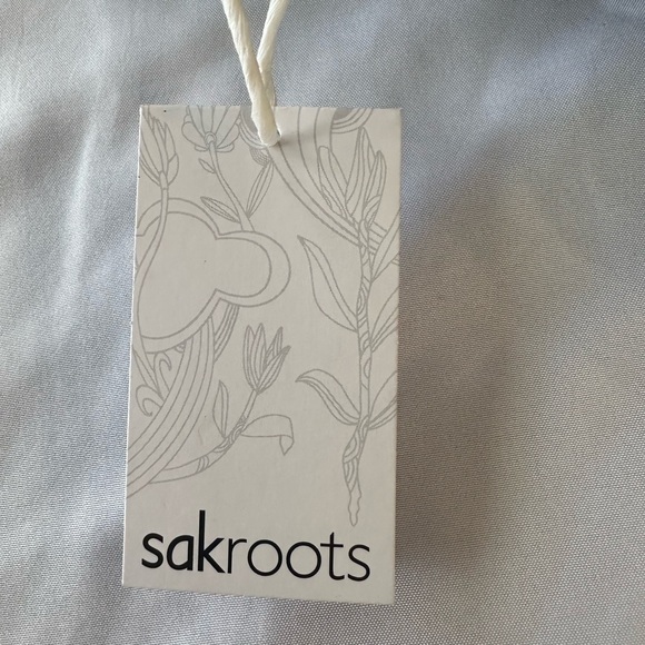 NWT Sakroots Artist Circle Flat Crossbody Black & White Doves Soulful Spirit - Picture 13 of 13